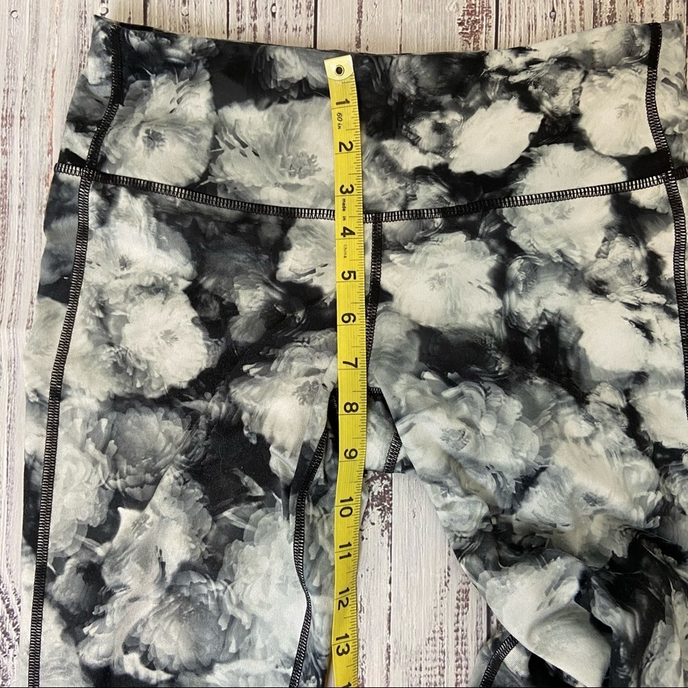 Athleta Chaturanga Gray Floral Leggings. Size Small EUC. - Picture 7 of 10